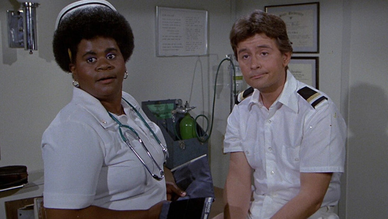 Лодка любви — s05e24 — Isaac Gets Physical / She Brought Her Mother Along / Cold Feet