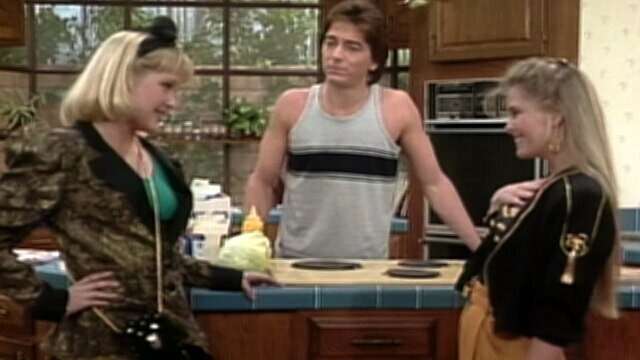 Charles in Charge — s05e04 — Out with the In Crowd