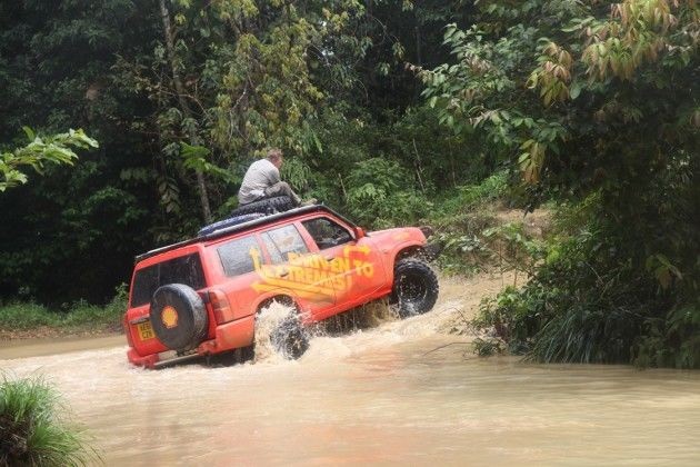 Driven to Extremes — s01e02 — Jungle Road