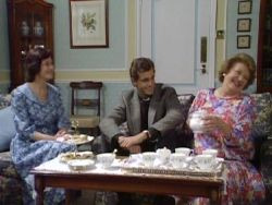 Keeping Up Appearances — s01e02 — The New Vicar