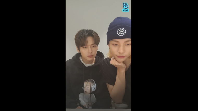 Stray Kids — s2020e299 — [Live] I can't chat (VerticalCam.)