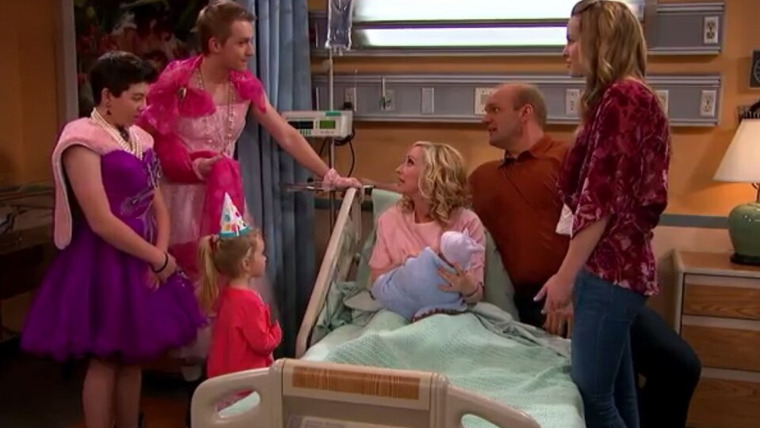 Good Luck Charlie — s03e08 — Special Delivery (2)