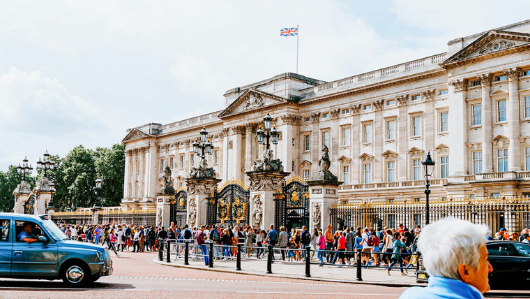 Secrets of the Royal Palaces — s02e08 — Buckingham