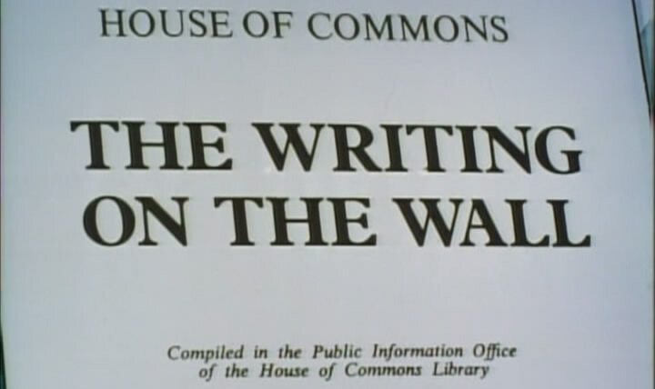 Да, господин министр — s01e05 — The Writing on the Wall