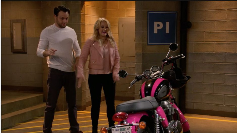 Young & Hungry — s05e17 — Young & Motorcycle