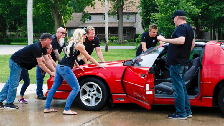 Garage Squad — s08e01 — A Scooter Gangster and Her Camaro