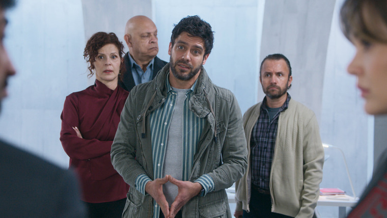 Nuevo Rico, Nuevo Pobre — s01e14 — Brayan se siente presionado frente a su vida amorosa