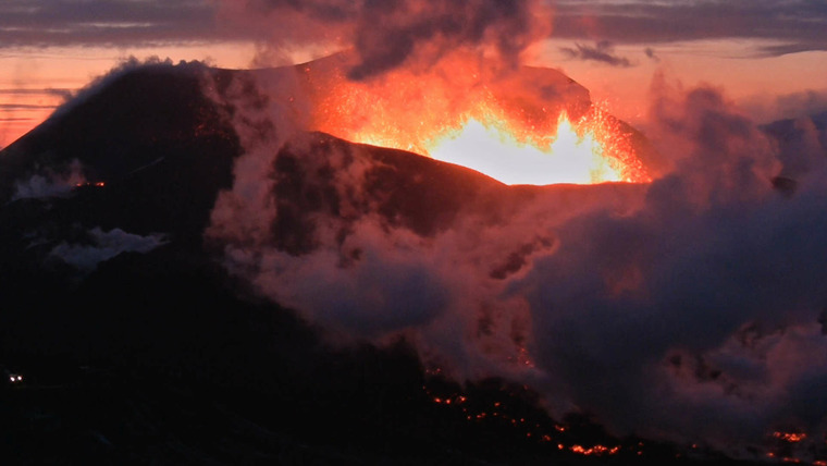 Дикая территория — s02e01 — Iceland: Land of Fire