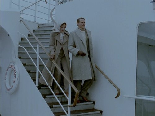 Возвращение в Брайдсхед — s01e09 — Orphans of the Storm