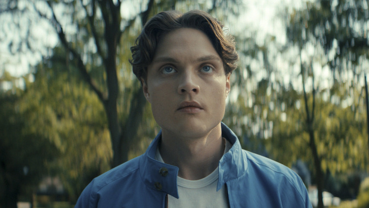Поколение «Ви» — s02e05 — The Kids Are Not All Right