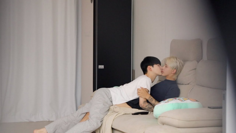 Bosungjun — s2022e25 — Bothering my boyfriend with a kiss while watching TV❤️