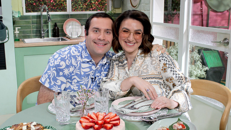 A Bite to Eat with Alice — s01e47 — Michael Theo Returns