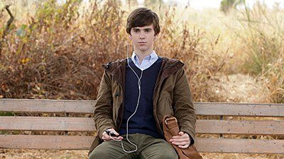 Мотель Бейтсов — s01e01 — First You Dream, Then You Die
