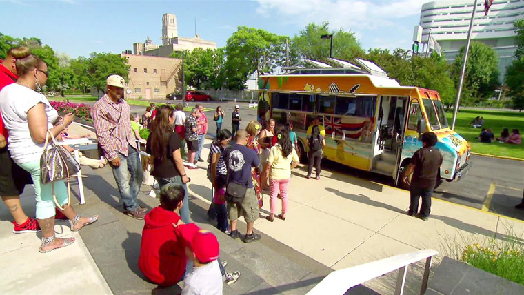 The Great Food Truck Race — s04e06 — A Food Truck Kind of Town, Chicago Is