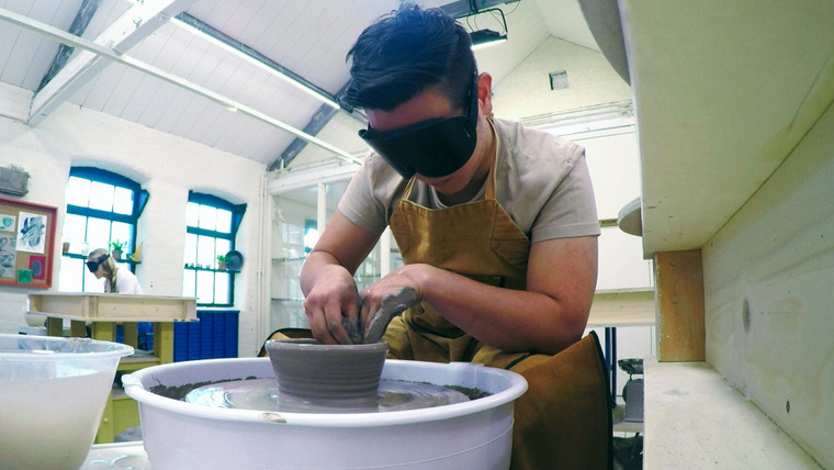 The Great Pottery Throw Down — s03e04 — Multi-Coloured Slip Cast & Blindfolded Throwing