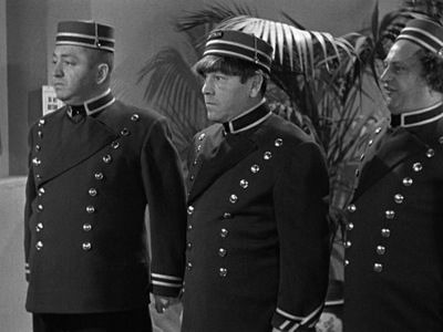 The Three Stooges — s11e04 — Idle Roomers