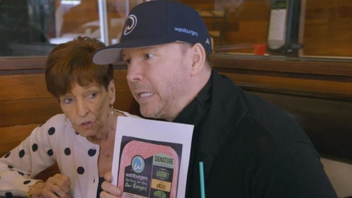 Wahlburgers — s09e01 — Meat in the Middle