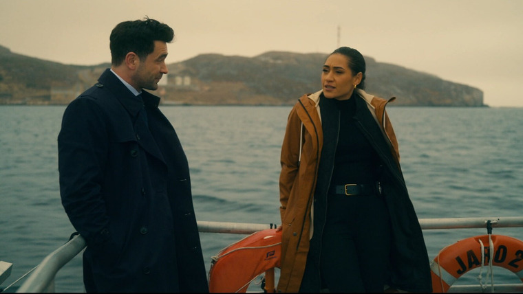 Сен-Пьер — s01e01 — Queen Bee
