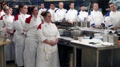 Hell's Kitchen — s08e01 — 16 Chefs Complete