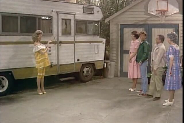 Mama's Family — s06e19 — There Is Nothing Like the Dames