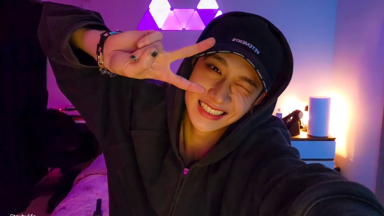 Stray Kids — s2022e246 — [Live] Chan's Room 🐺 Episode 178