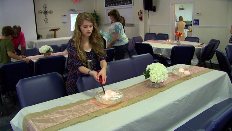 Bringing Up Bates — s02e12 — The Quest for the Dress