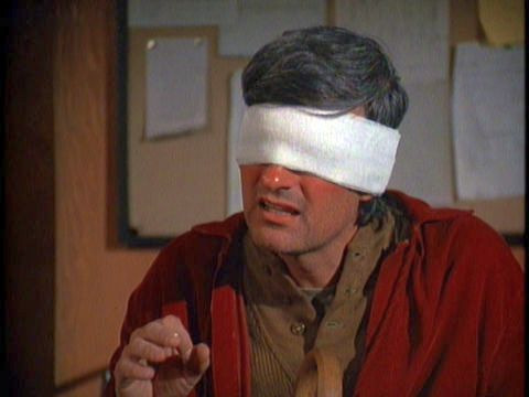 Чертова служба в госпитале Мэш — s05e03 — Out of Sight, Out of Mind