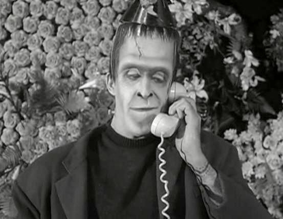 The Munsters — s01e24 — Love Locked Out