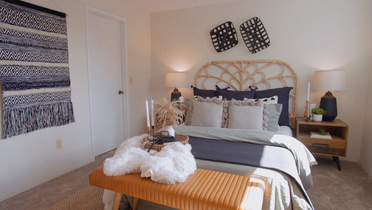 Unsellable Houses — s05e06 — Sell With a Kiss