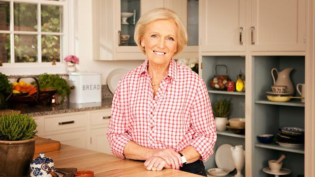 Mary Berry's Absolute Favourites — s01e04 — Farmers' Markets