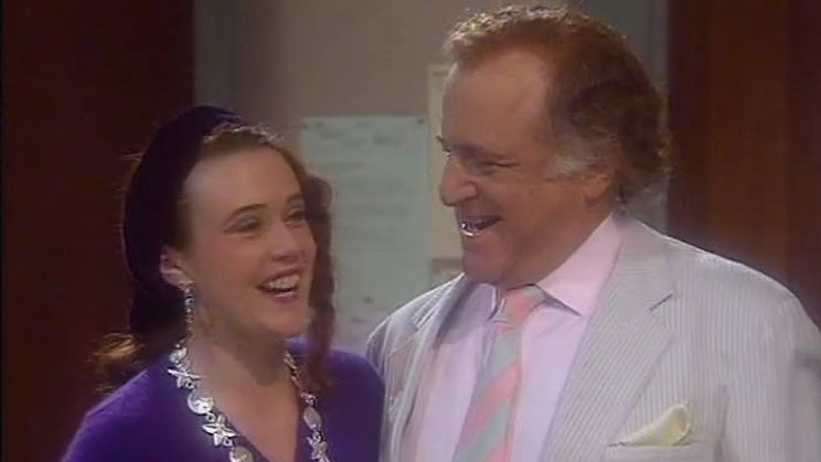 Drop the Dead Donkey — s02e03 — Henry and Dido