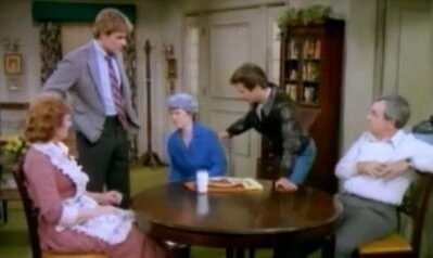 Счастливые дни — s10e21 — Turn Around and You're Home