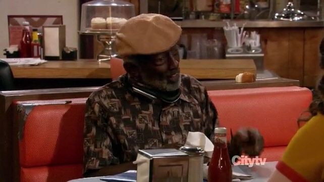 2 Broke Girls — s01e24 — And Martha Stewart Have a Ball: Part Two