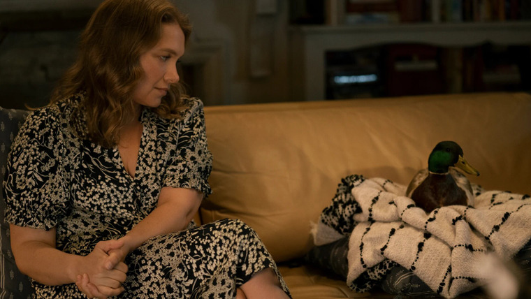Пронзительно громко — s01e05 — The Woman Who Was Fed By a Duck