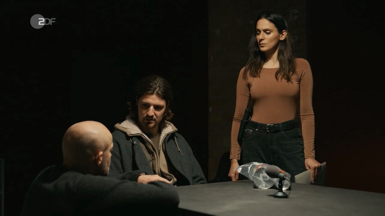 По ту сторону Шпреи — s02e05 — Mutterliebe