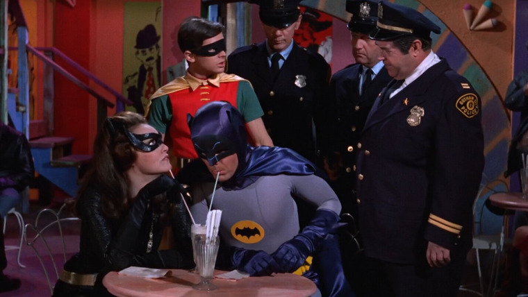 Batman — s02e49 — Catwoman Goes to College (1)