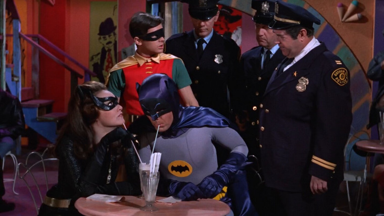 Бэтмен — s02e49 — Catwoman Goes to College (1)
