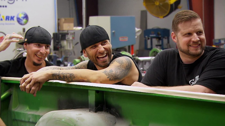 Fast N' Loud — s14e08 — The Bass is Back