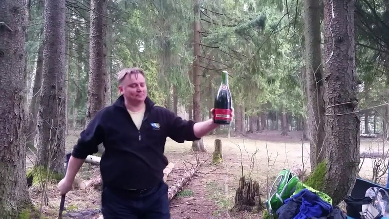 Денис Руденко — s01 special-0 — Сабраж магнума шампанского Piper-Heidsieck топором :)