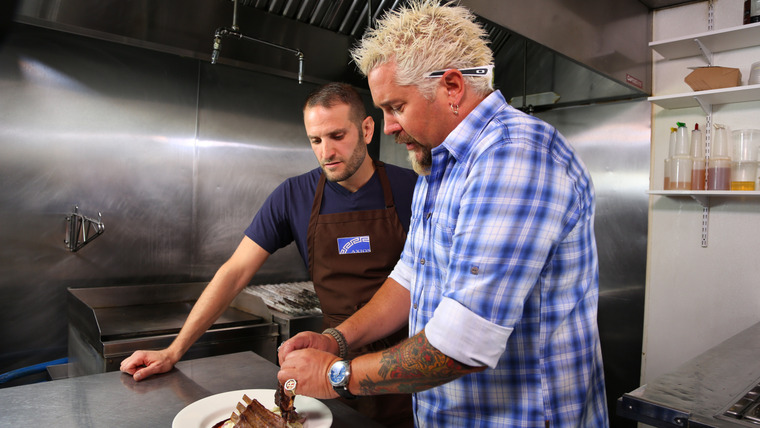Diners, Drive-Ins and Dives — s2015e18 — Homeland Favorites
