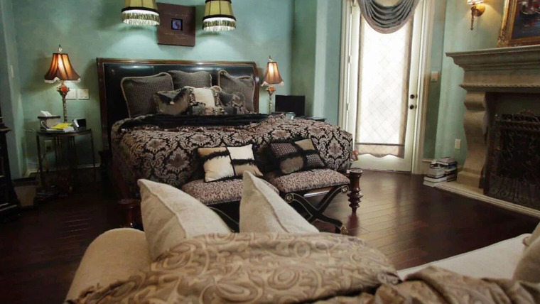 Donna Decorates Dallas — s01e01 — Bland to Grand Master Bedroom