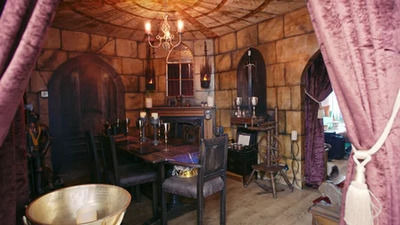 Amazing Interiors — s01e11 — Medieval Dining Hall, The Basement Train, House of Neon