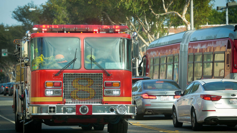 LA Fire & Rescue — s01e01 — Best Job in the World
