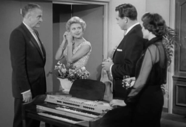 Перри Мэйсон — s01e34 — Erle Stanley Gardner's The Case of the Gilded Lily