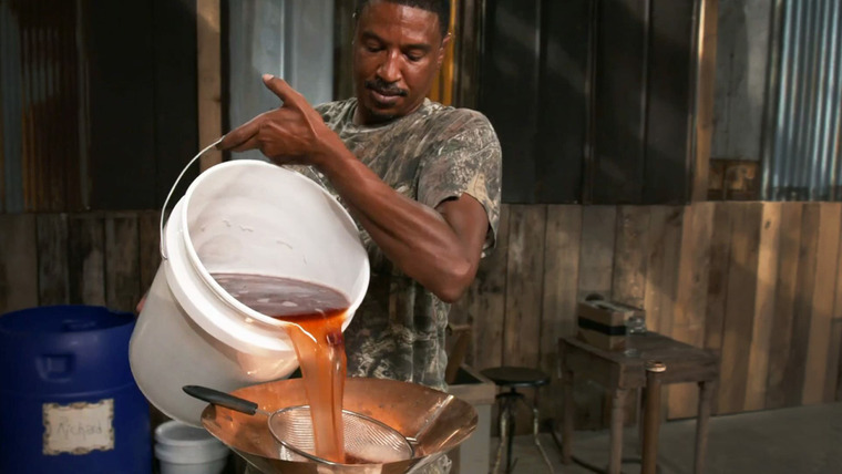 Moonshiners: Master Distiller — s02e01 — High Proof Cherry Bounce