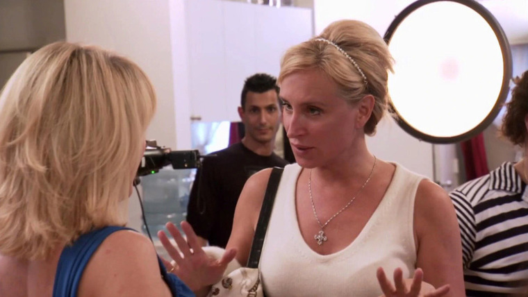 The Real Housewives of New York City — s04e06 — The Mask Has Two Faces