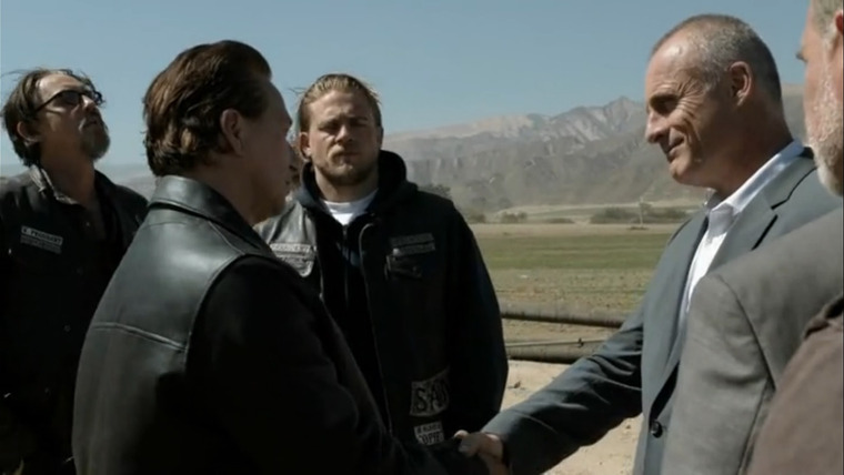 Sons of Anarchy — s06e10 — Huang Wu