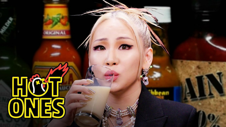 Горячие — s16e05 — CL Gets Extra Spicy While Eating Spicy Wings