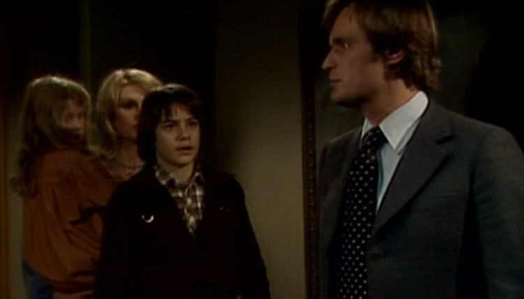 Sapphire and Steel — s01e01 — Escape through a Crack in Time (1)