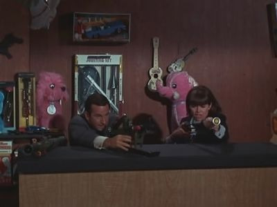 Напряги извилины — s01e04 — Our Man in Toyland